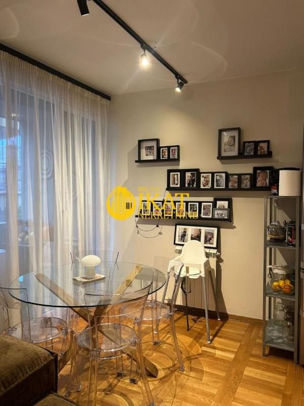 Stan na prodaju u Beogradu, Vračar, dvoiposoban, 74m2, cena 265000 evra