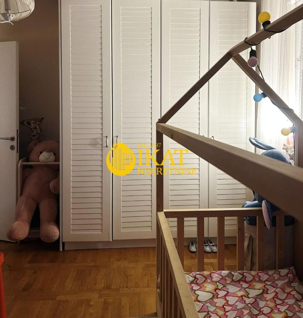 Stan na prodaju u Beogradu, Vračar, dvoiposoban, 74m2, cena 265000 evra