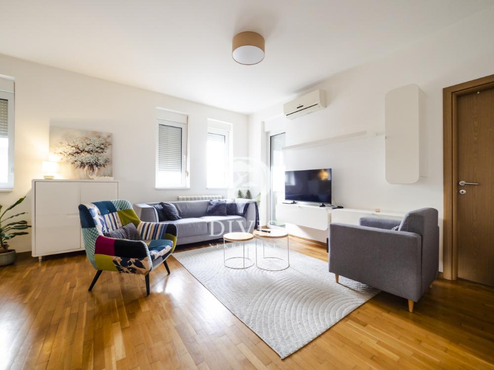 Stan na prodaju u Beogradu, Voždovac,Autokomanda, trosoban, 70m2, cena 282000 evra