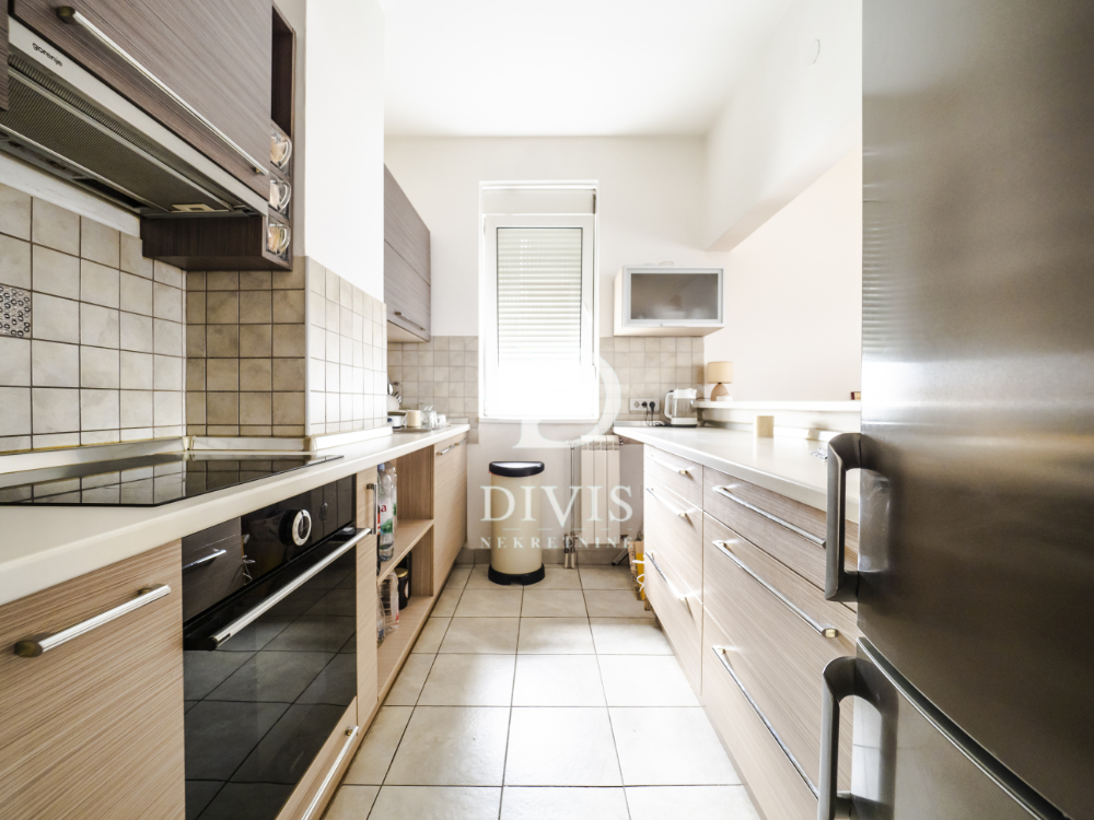 Stan na prodaju u Beogradu, Voždovac,Autokomanda, trosoban, 70m2, cena 282000 evra