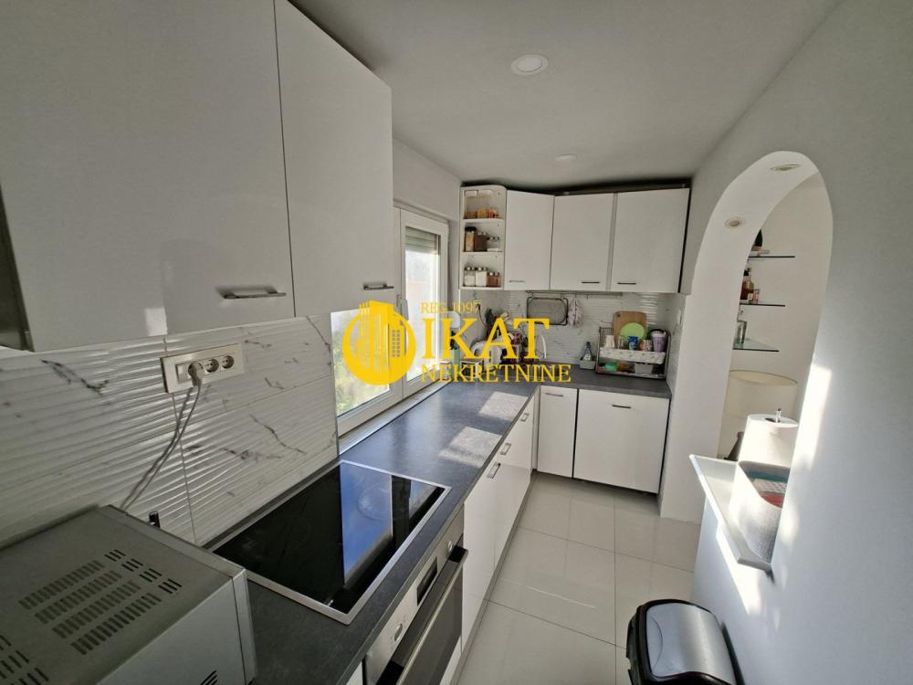 Stan na prodaju u Beogradu, Voždovac, trosoban, 90m2, cena 230000 evra