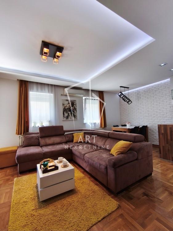 Stan na prodaju u Beogradu, Cvetanova ćuprija, trosoban, 57m2, cena 149900 evra