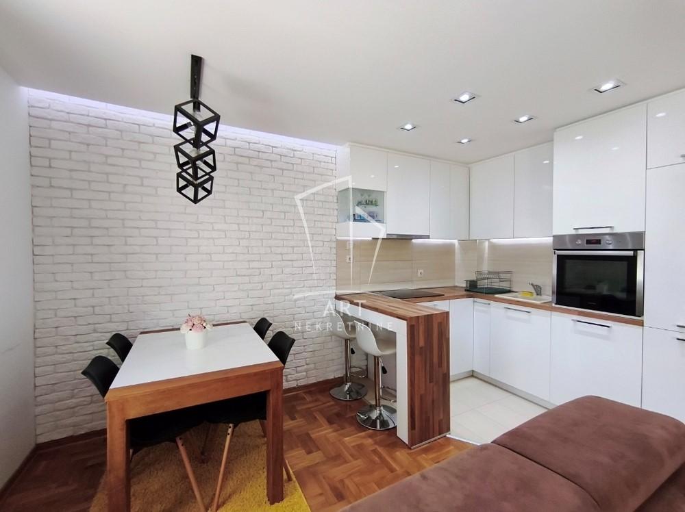 Stan na prodaju u Beogradu, Cvetanova ćuprija, trosoban, 57m2, cena 149900 evra