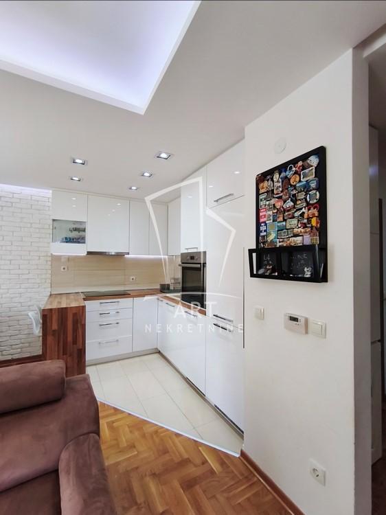 Stan na prodaju u Beogradu, Cvetanova ćuprija, trosoban, 57m2, cena 149900 evra