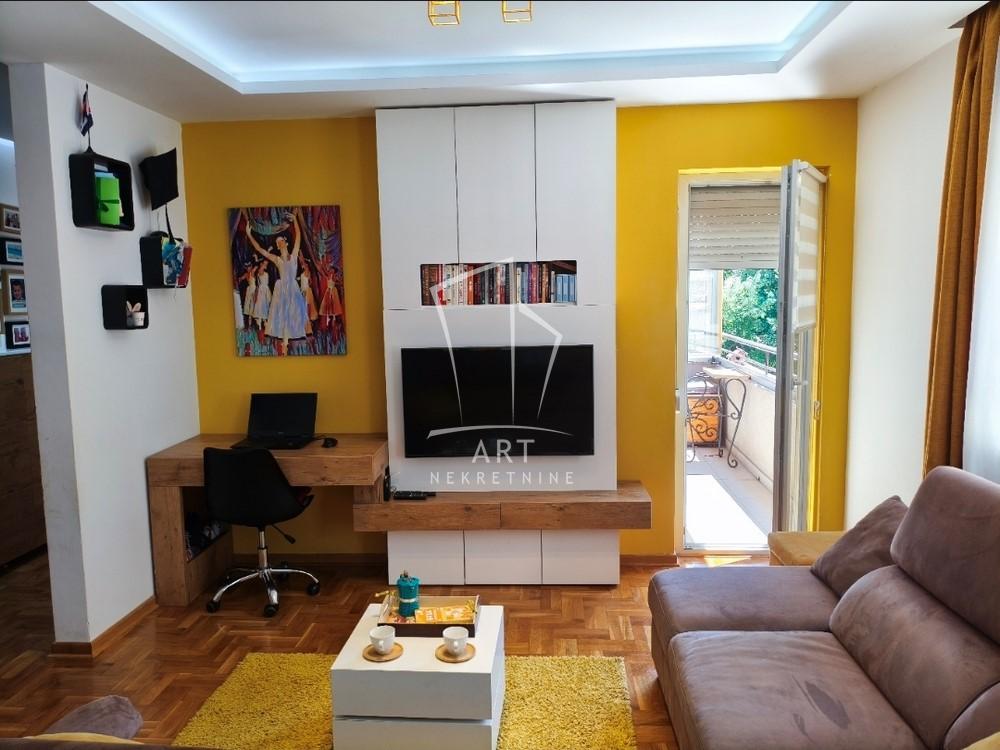 Stan na prodaju u Beogradu, Cvetanova ćuprija, trosoban, 57m2, cena 149900 evra