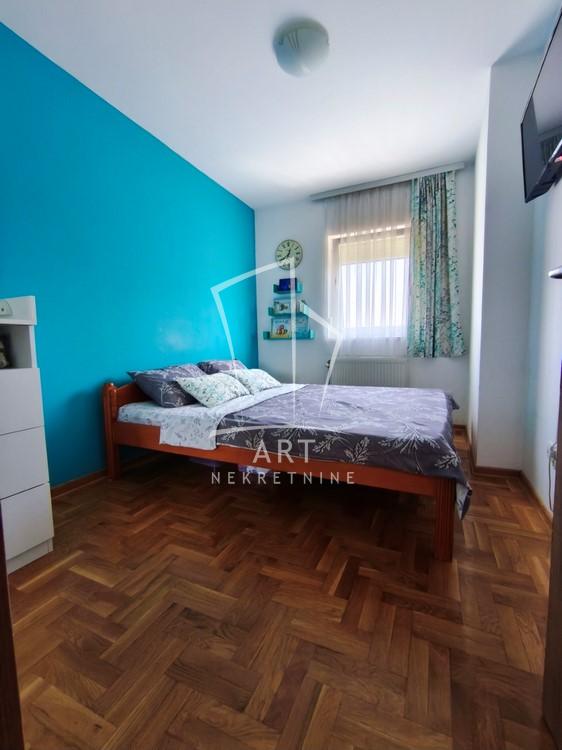 Stan na prodaju u Beogradu, Cvetanova ćuprija, trosoban, 57m2, cena 149900 evra