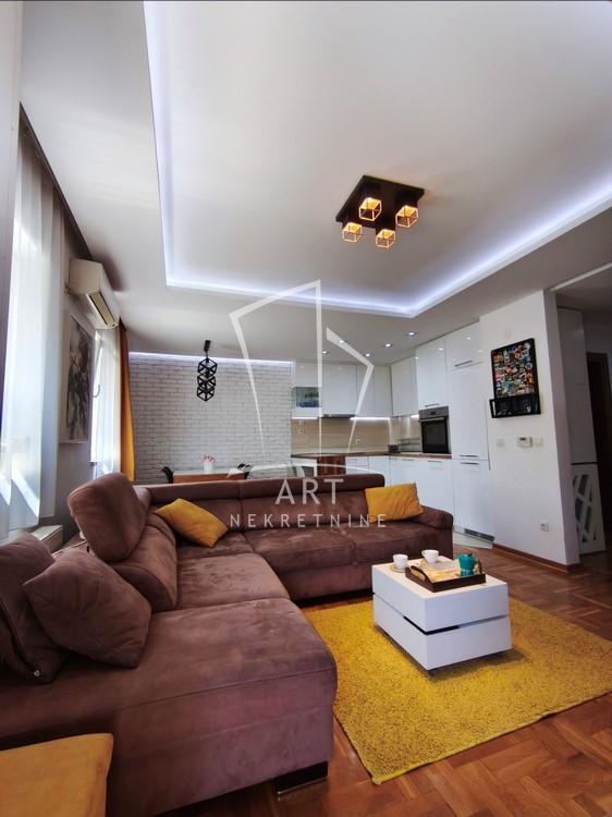 Stan na prodaju u Beogradu, Cvetanova ćuprija, trosoban, 57m2, cena 149900 evra