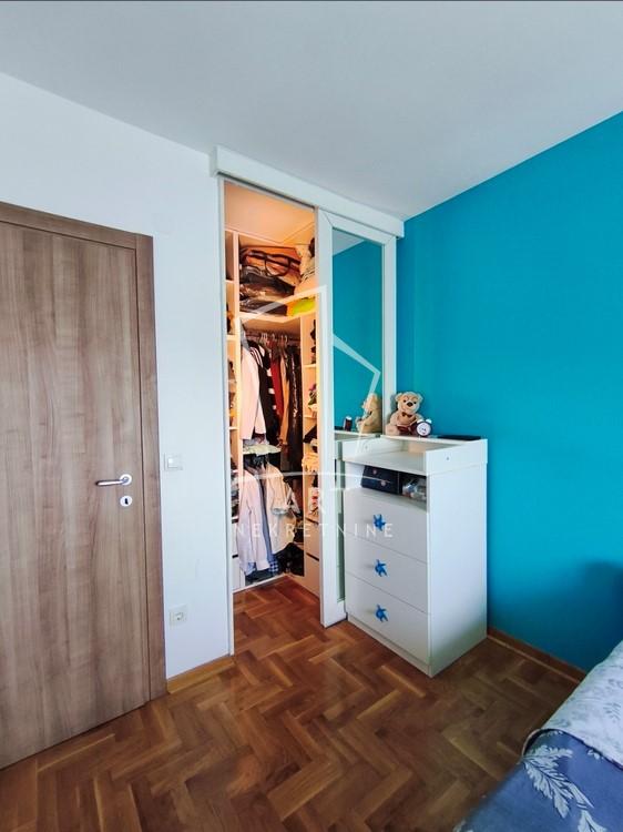 Stan na prodaju u Beogradu, Cvetanova ćuprija, trosoban, 57m2, cena 149900 evra