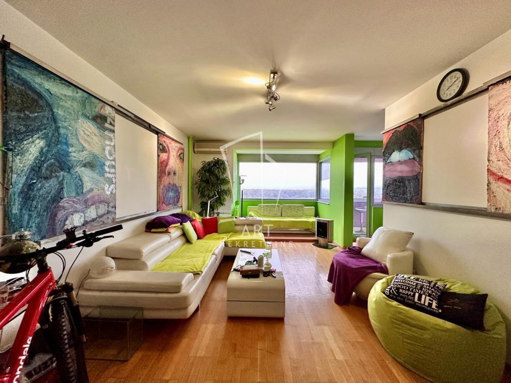 Stan na prodaju u Beogradu, Zemun, trosoban, 80m2, cena 330000 evra