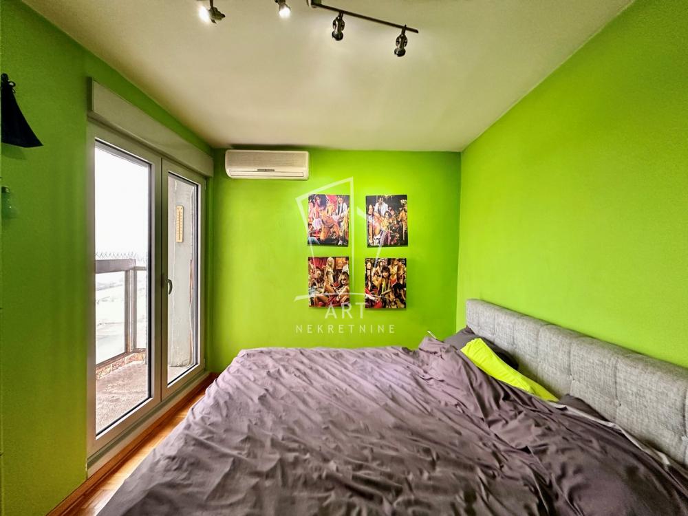 Stan na prodaju u Beogradu, Zemun, trosoban, 80m2, cena 330000 evra