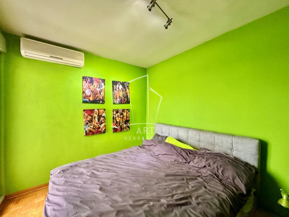 Stan na prodaju u Beogradu, Zemun, trosoban, 80m2, cena 330000 evra