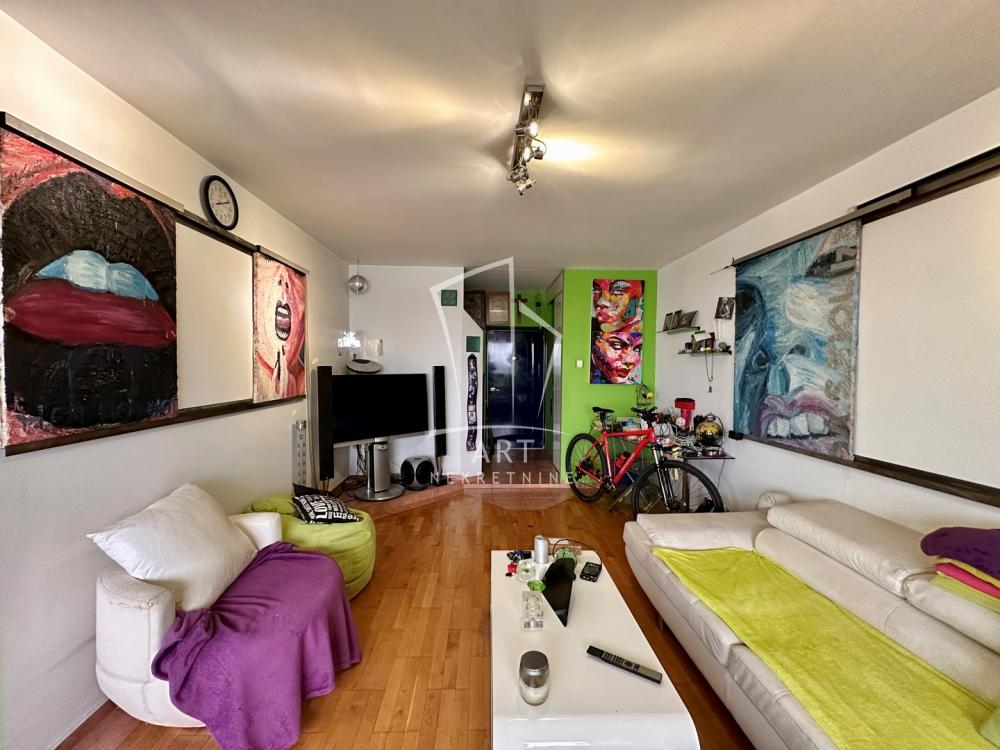 Stan na prodaju u Beogradu, Zemun, trosoban, 80m2, cena 330000 evra