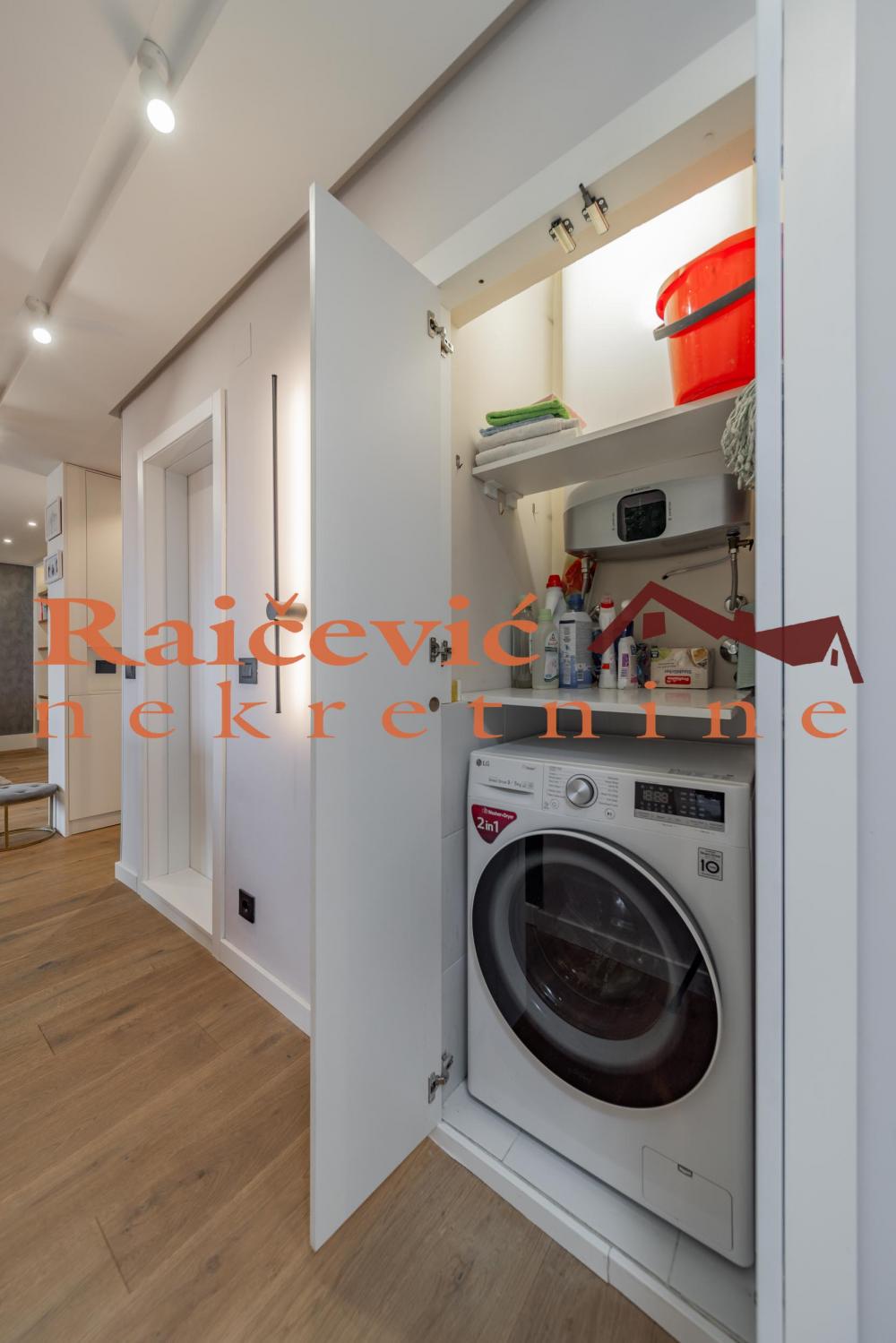 Stan na prodaju u Beogradu, Lion, trosoban, 74m2, cena 265000 evra