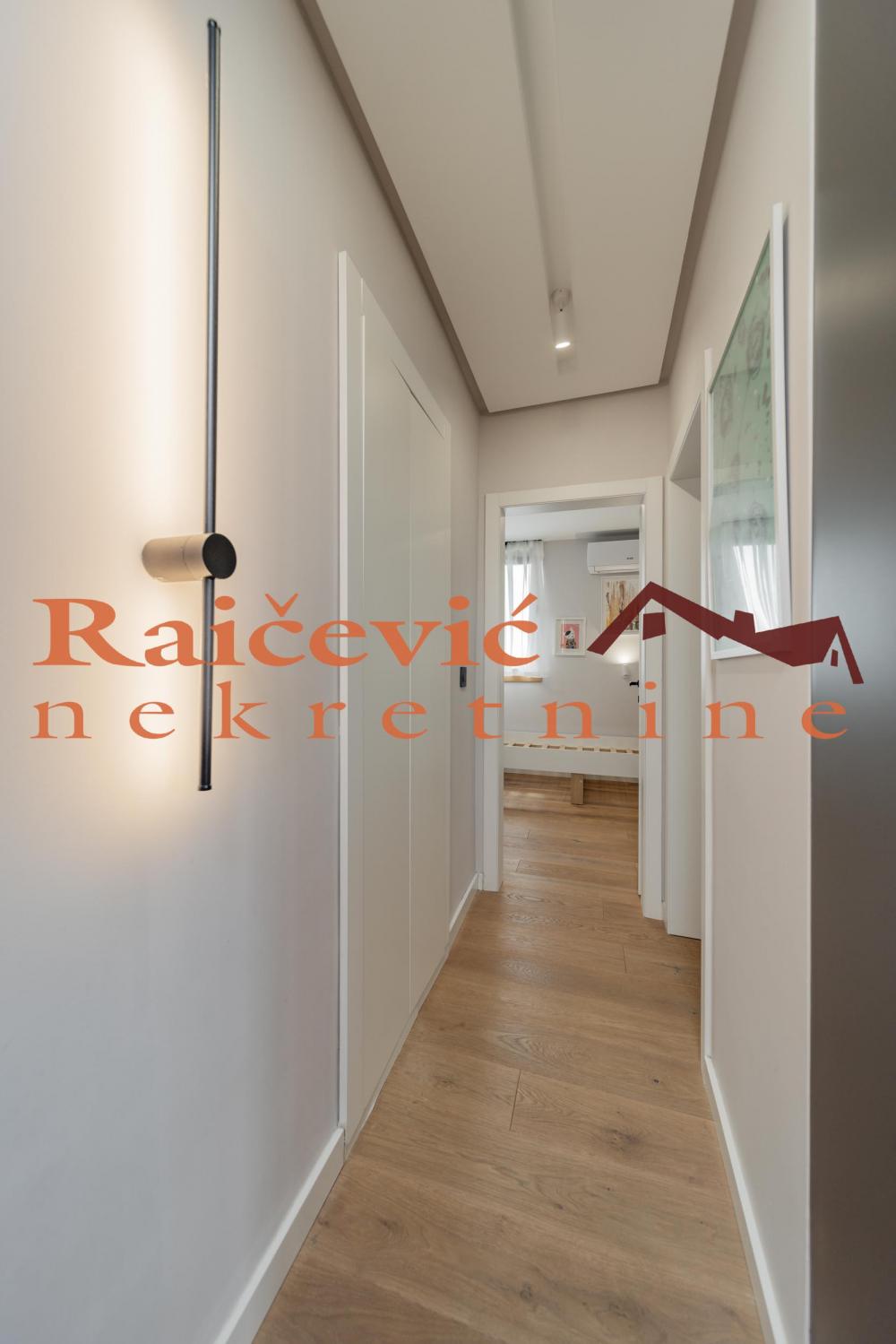 Stan na prodaju u Beogradu, Lion, trosoban, 74m2, cena 265000 evra