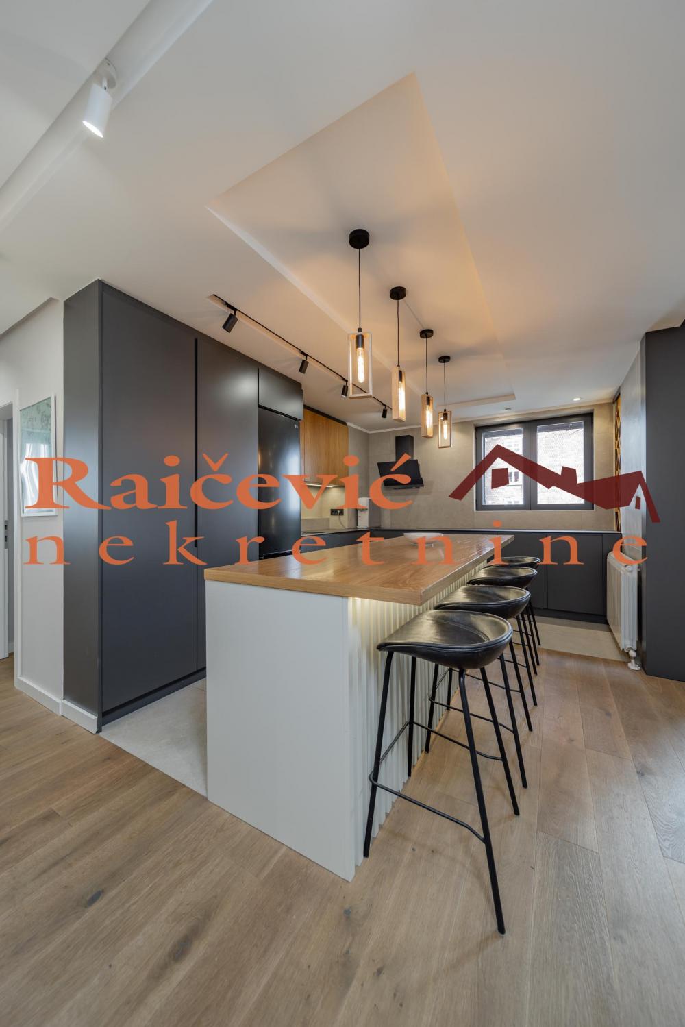 Stan na prodaju u Beogradu, Lion, trosoban, 74m2, cena 265000 evra