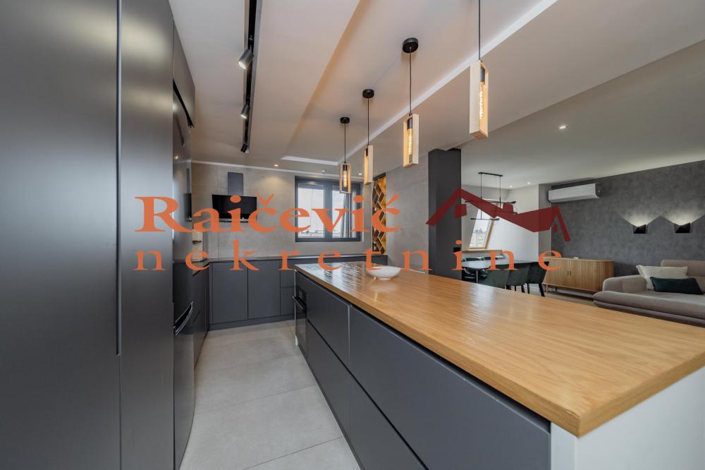 Stan na prodaju u Beogradu, Lion, trosoban, 74m2, cena 265000 evra