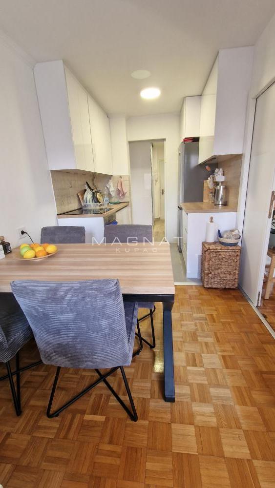 Stan na prodaju u Beogradu, Novi Beograd blok 70 (Kineski TC), dvosoban, 59m2, cena 211000 evra