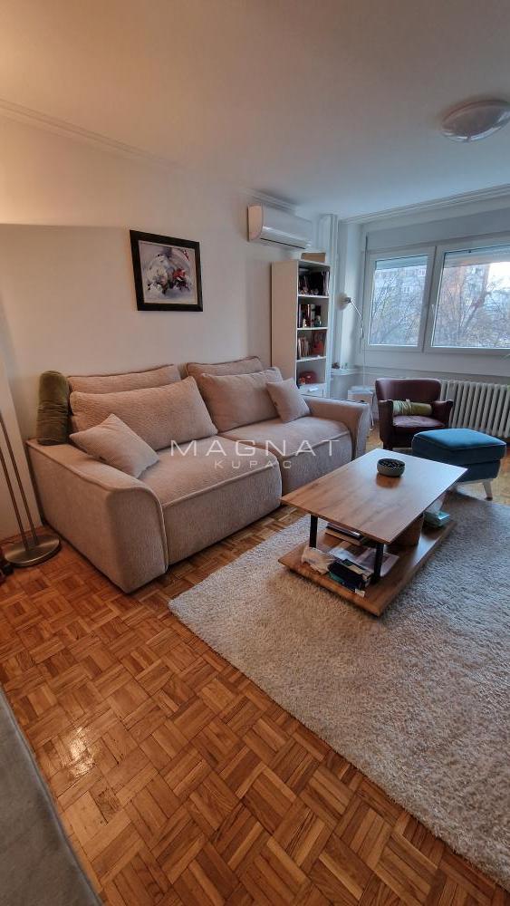 Stan na prodaju u Beogradu, Novi Beograd blok 70 (Kineski TC), dvosoban, 59m2, cena 211000 evra