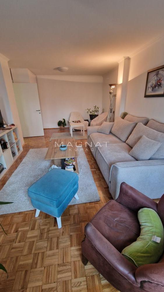 Stan na prodaju u Beogradu, Novi Beograd blok 70 (Kineski TC), dvosoban, 59m2, cena 211000 evra