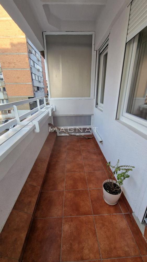 Stan na prodaju u Beogradu, Novi Beograd blok 70 (Kineski TC), dvosoban, 59m2, cena 211000 evra