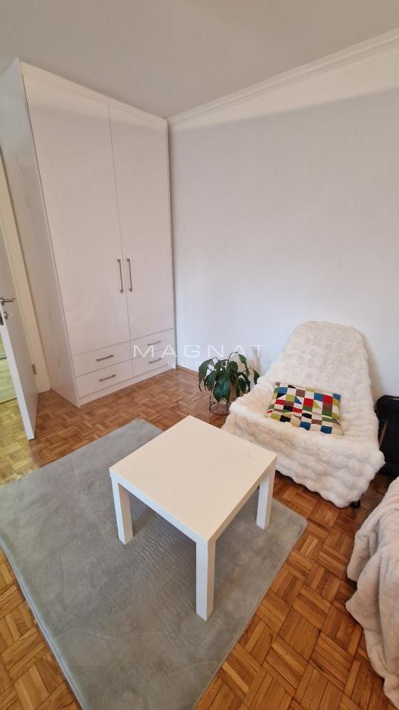 Stan na prodaju u Beogradu, Novi Beograd blok 70 (Kineski TC), dvosoban, 59m2, cena 211000 evra