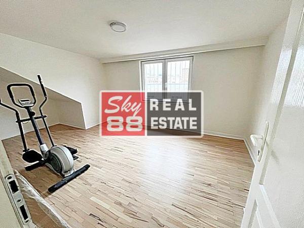 Stan na prodaju u Beogradu, Kalenić pijaca, trosoban, 76m2, cena 299000 evra