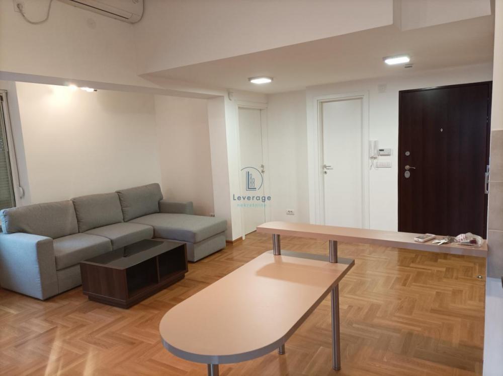 Stan na prodaju u Beogradu, Lion, trosoban, 84m2, cena 180000 evra