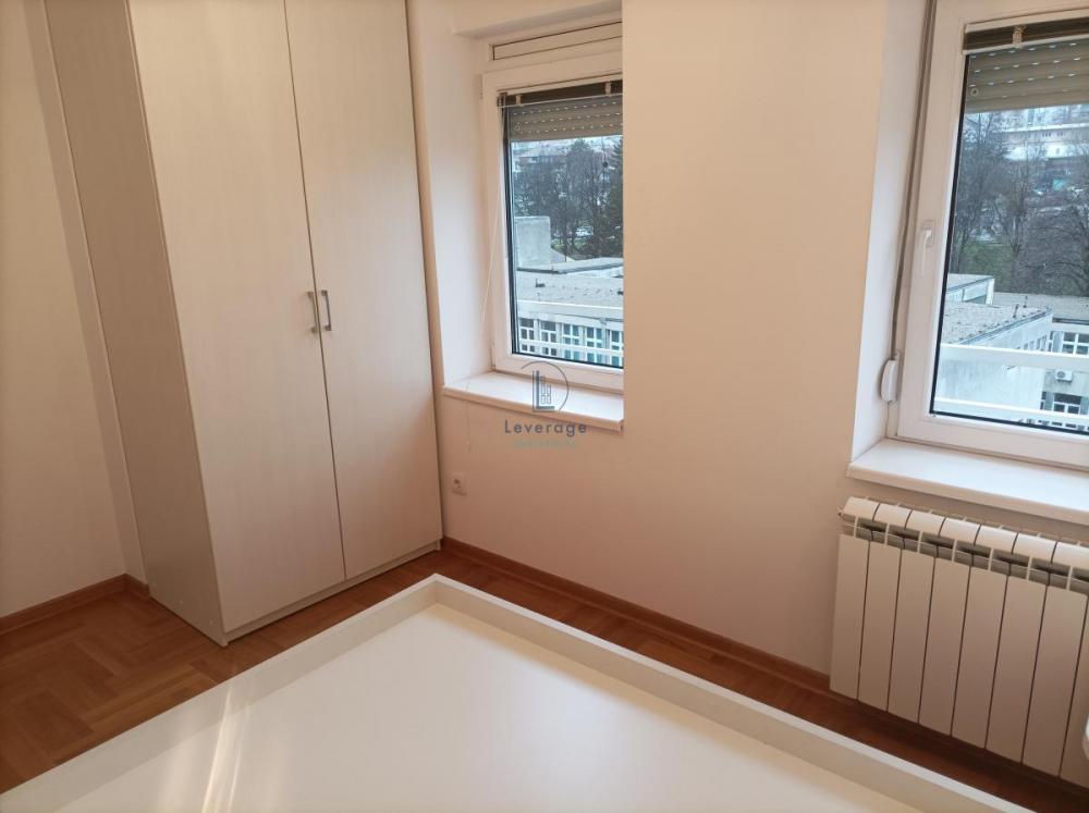 Stan na prodaju u Beogradu, Lion, trosoban, 84m2, cena 180000 evra