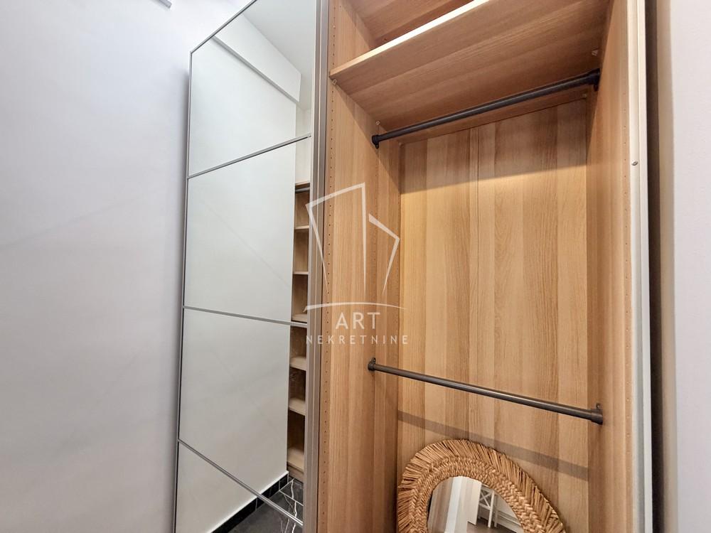 Stan na prodaju u Beogradu, Višnjička banja, troiposoban, 68m2, cena 185000 evra