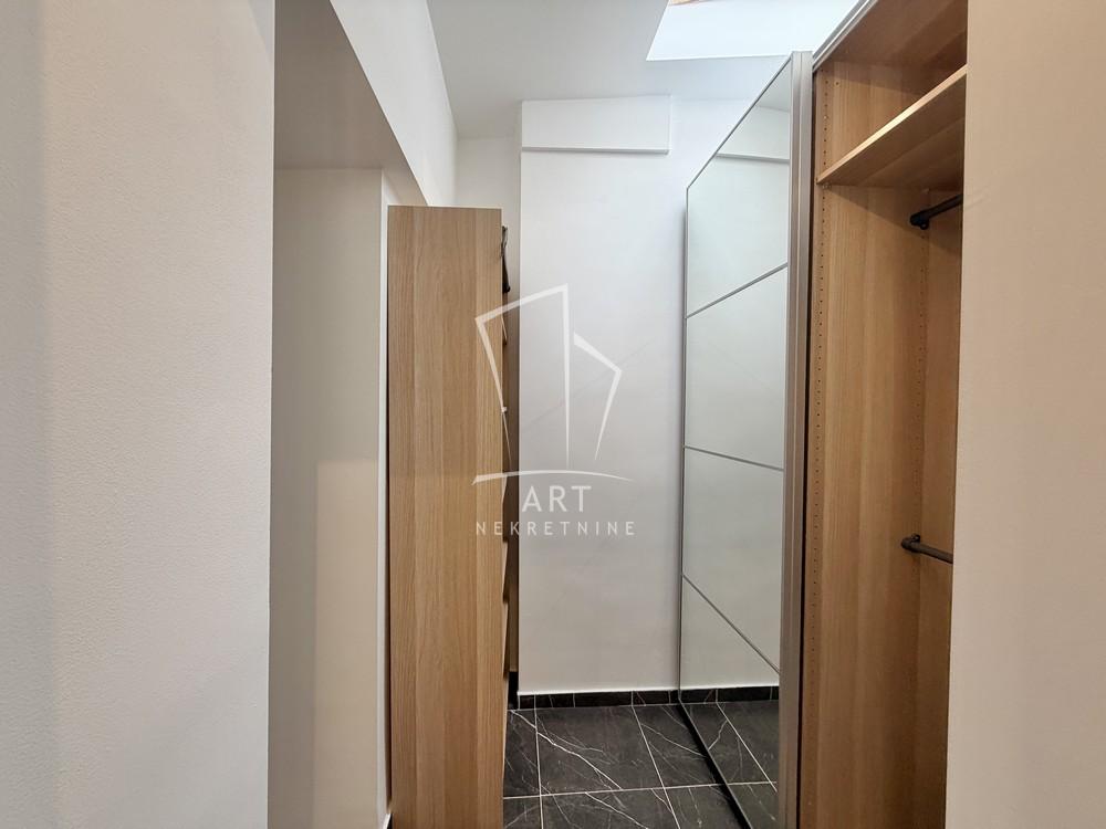 Stan na prodaju u Beogradu, Višnjička banja, troiposoban, 68m2, cena 185000 evra