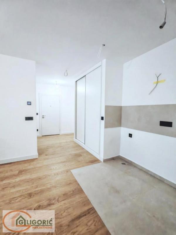 Stan na prodaju u Beogradu, Banovo brdo, trosoban, 75m2, cena 360000 evra