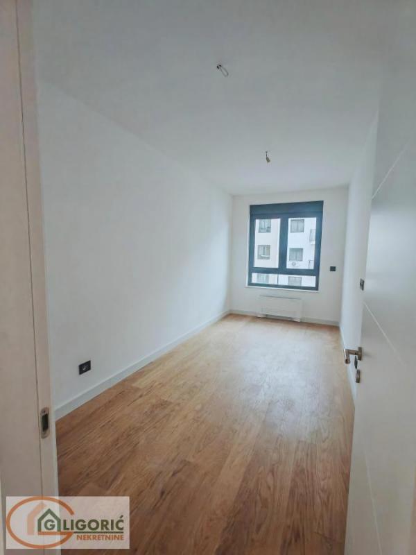 Stan na prodaju u Beogradu, Banovo brdo, trosoban, 75m2, cena 360000 evra