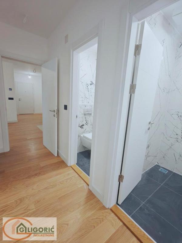 Stan na prodaju u Beogradu, Banovo brdo, trosoban, 75m2, cena 360000 evra