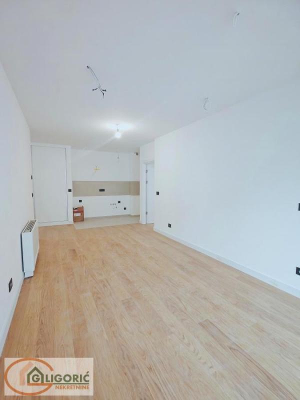 Stan na prodaju u Beogradu, Banovo brdo, trosoban, 75m2, cena 360000 evra