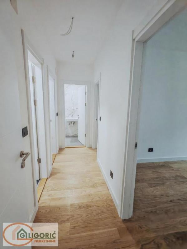 Stan na prodaju u Beogradu, Banovo brdo, trosoban, 75m2, cena 360000 evra