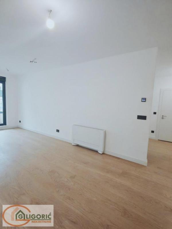 Stan na prodaju u Beogradu, Banovo brdo, trosoban, 75m2, cena 360000 evra