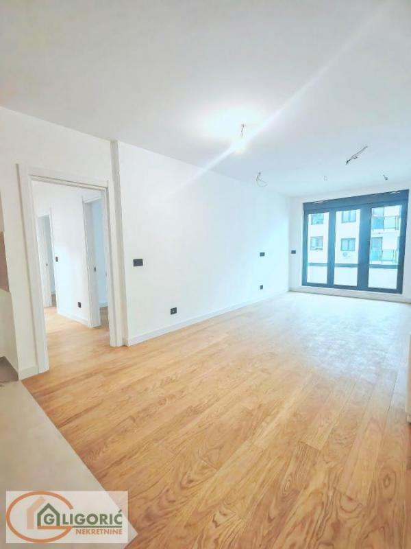 Stan na prodaju u Beogradu, Banovo brdo, trosoban, 75m2, cena 360000 evra