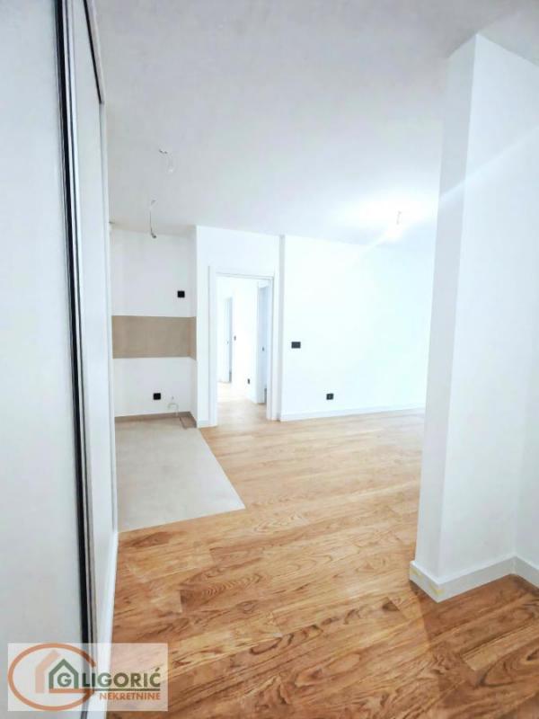 Stan na prodaju u Beogradu, Banovo brdo, trosoban, 75m2, cena 360000 evra