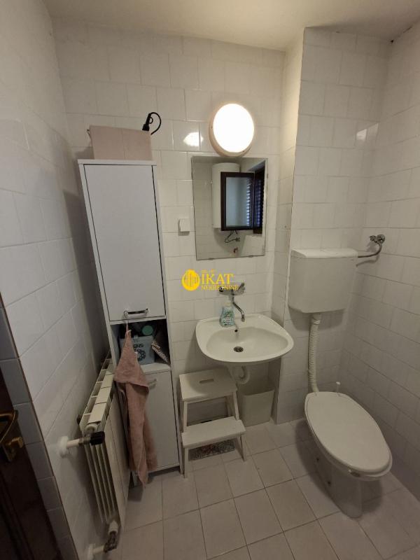 Stan na prodaju u Beogradu, Beograd (centar), trosoban, 73m2, cena 295000 evra