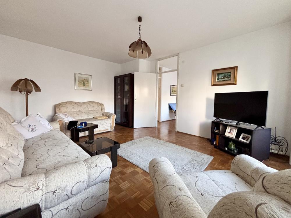 Stan na prodaju u Beogradu, Novi Beograd blok 34 (Studentski grad), trosoban, 85m2, cena 289000 evra