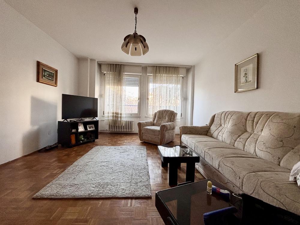 Stan na prodaju u Beogradu, Novi Beograd blok 34 (Studentski grad), trosoban, 85m2, cena 289000 evra