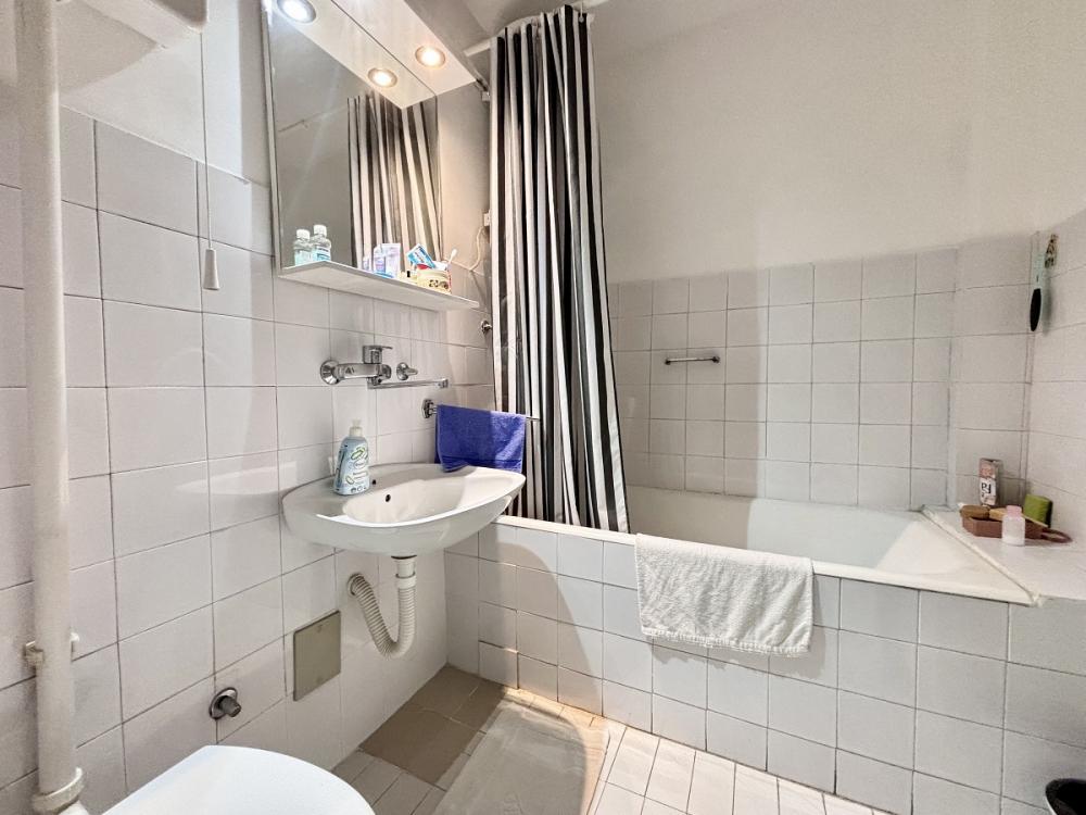 Stan na prodaju u Beogradu, Novi Beograd blok 34 (Studentski grad), trosoban, 85m2, cena 289000 evra