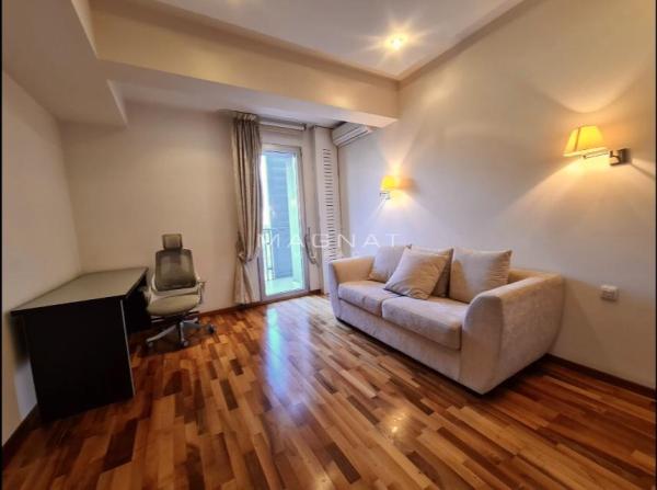 Stan na prodaju u Beogradu, Vračar, troiposoban, 74m2, cena 269000 evra