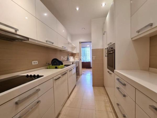 Stan na prodaju u Beogradu, Vračar, troiposoban, 74m2, cena 269000 evra