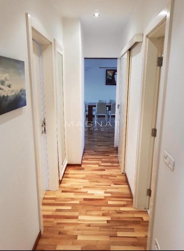 Stan na prodaju u Beogradu, Vračar, troiposoban, 74m2, cena 269000 evra