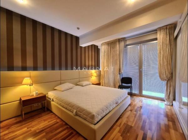 Stan na prodaju u Beogradu, Vračar, troiposoban, 74m2, cena 269000 evra