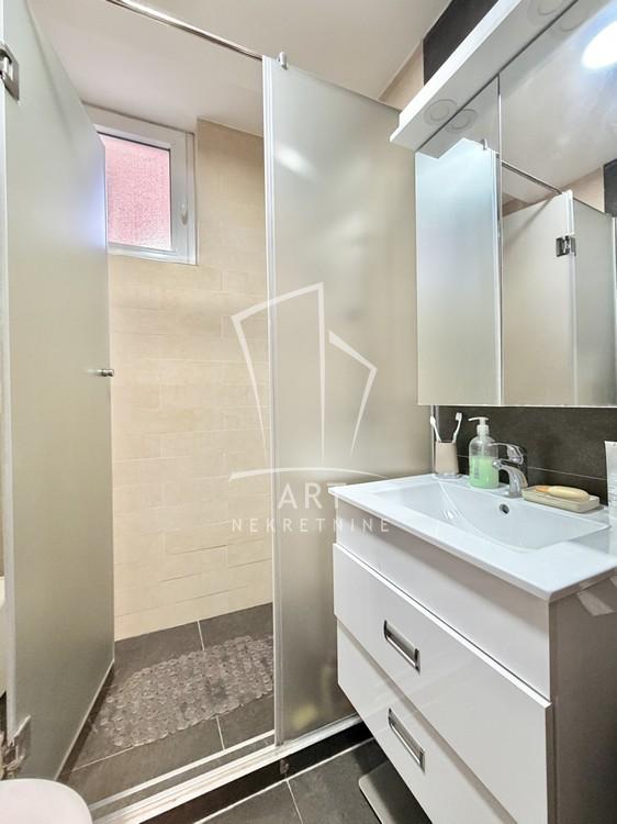 Stan na prodaju u Beogradu, Višnjička banja, dvoiposoban, 49m2, cena 140000 evra