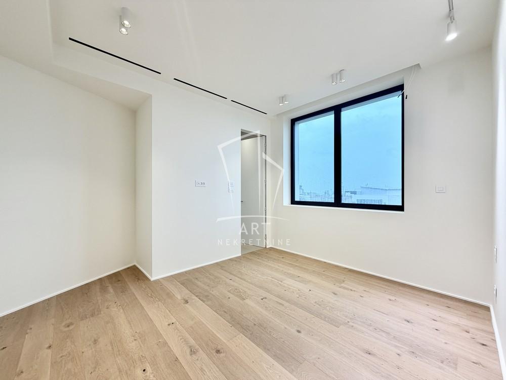 Stan na prodaju u Beogradu, Stari grad, trosoban, 99m2, cena 960000 evra