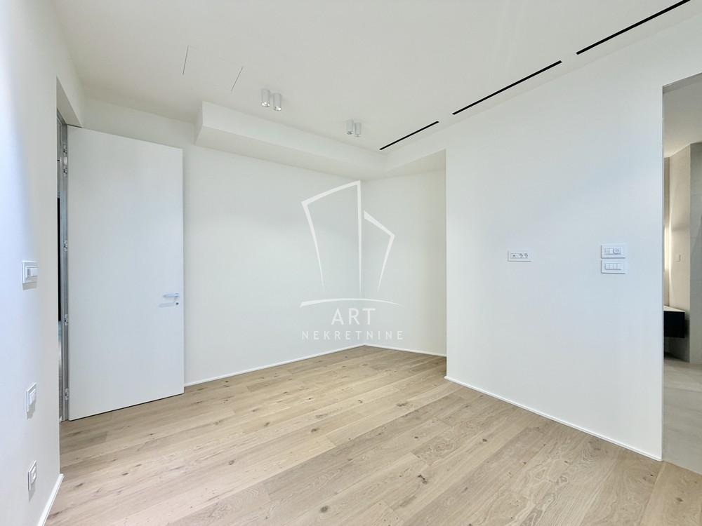 Stan na prodaju u Beogradu, Stari grad, trosoban, 99m2, cena 960000 evra