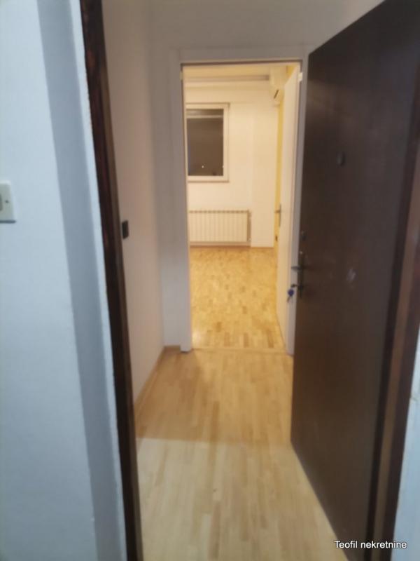 Stan na prodaju u Beogradu, Zemun, jednoiposoban, 32m2, cena 120000 evra